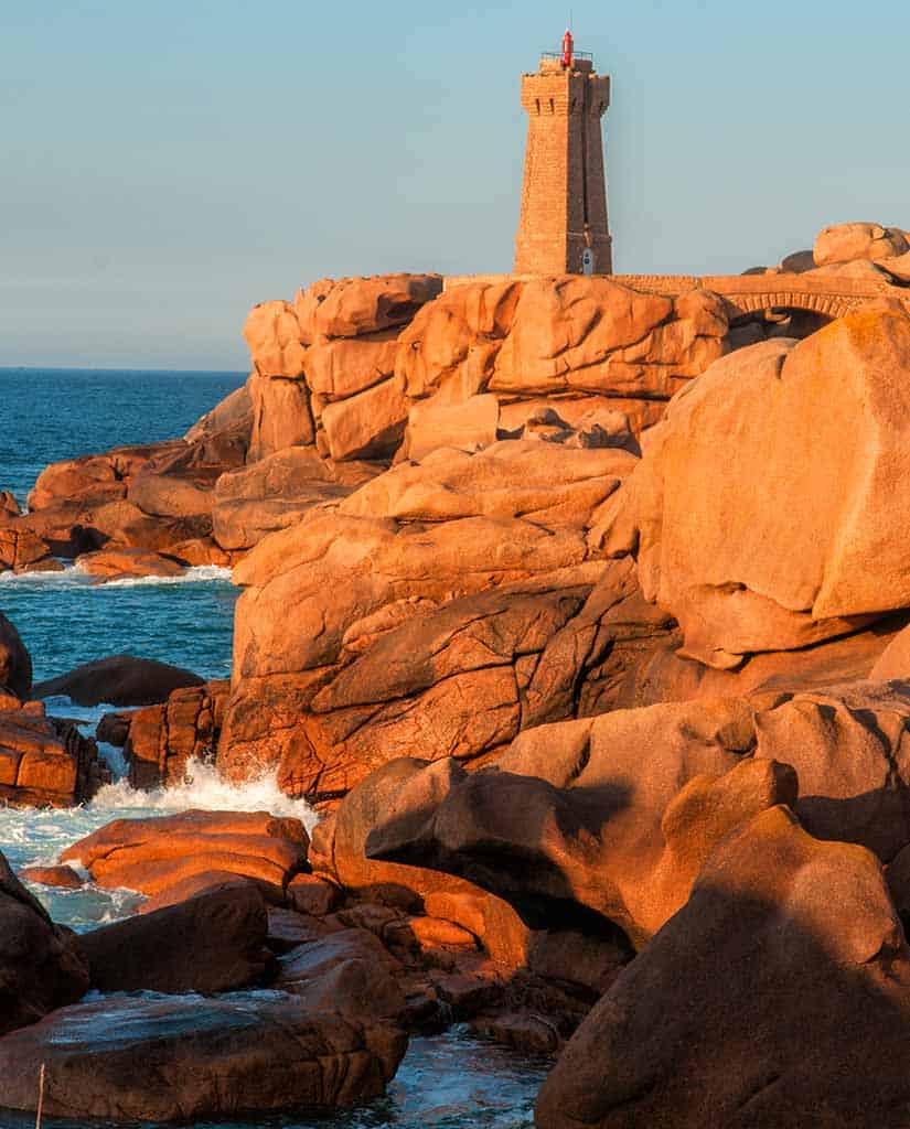 Phare de Ploumanac'h perros guirec pour vos vacances de la Toussaint